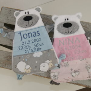 Bär mit Namen, Geburtsgeschenk personalisiert, Geschenk mit Geburtsdaten, Geschenk zur Geburt, Geschenk zur Taufe, personalisiertes Bärchen, Personalisiertes Geschenk zur Geburt, Schmusetuch personalisiert, Schnuffeltuch mit Namen, Schnuffeltuch mit Namen und Geburtsdaten