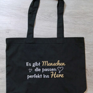 Besondere Geschenkidee, Besondere Geschenkidee Freundin, Es gibt Menschen die passen perfekt ins Herz, Geschenk für Freundin, Geschenkidee für Freundin, Geschenkidee für Mama, Geschenkidee für Oma, Tasche für Freundin, Tasche für Mama, Tasche für Oma, Umhängetasche bestickt, Umhängetasche Freundin