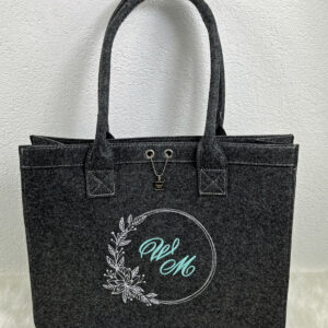 Filztasche "Blumenkranz mit Initialen"